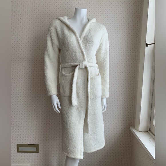 Barefoot Dreams Other - Barefoot Dreams Cream Hooded Plush Robe with Belt